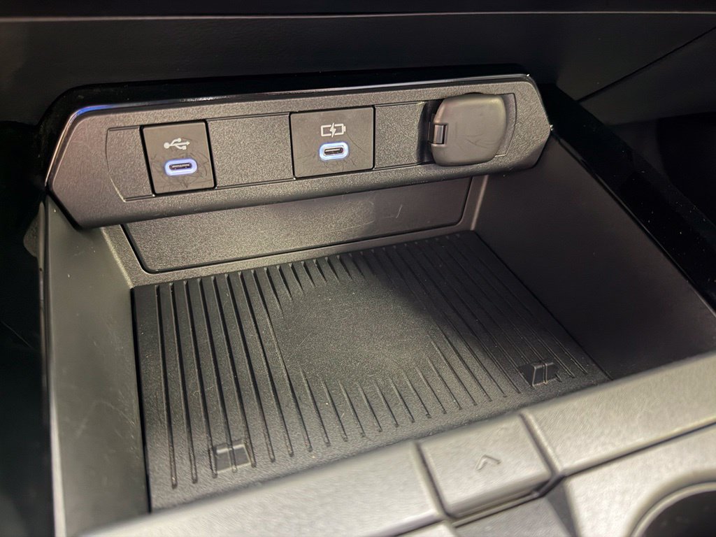 Used 2025 Toyota Prius LE FWD image 22