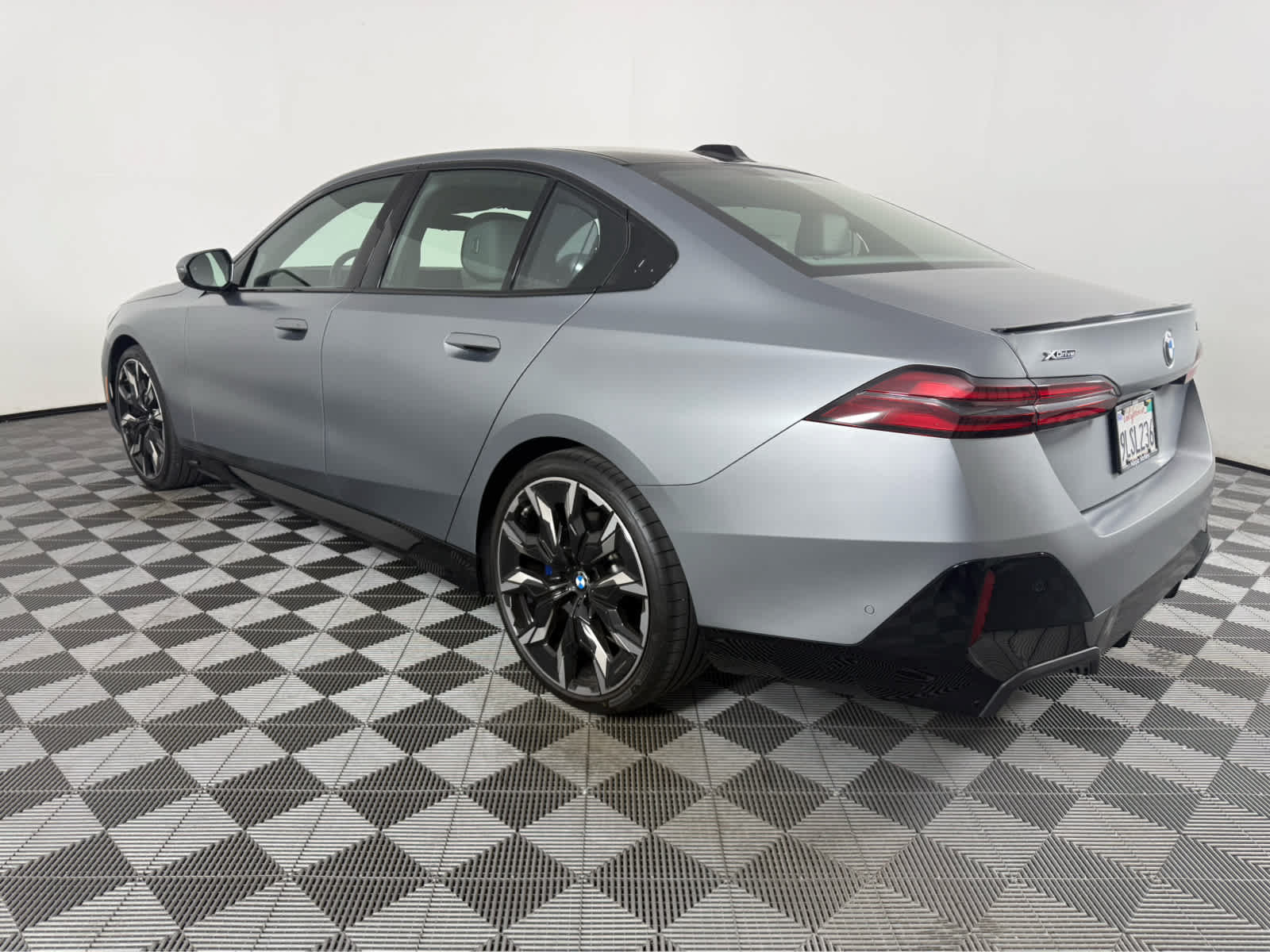 Used 2024 BMW 540i xDrive w/ Executive Package AWD/4WD image 5