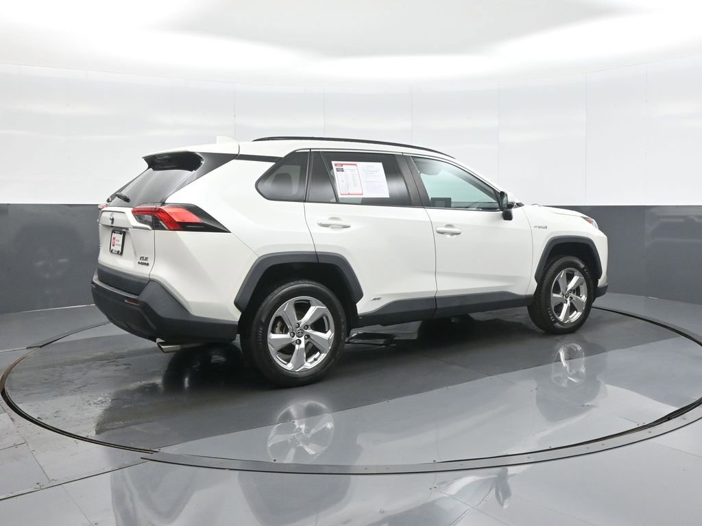 Used 2021 Toyota RAV4 XLE Premium AWD/4WD image 7