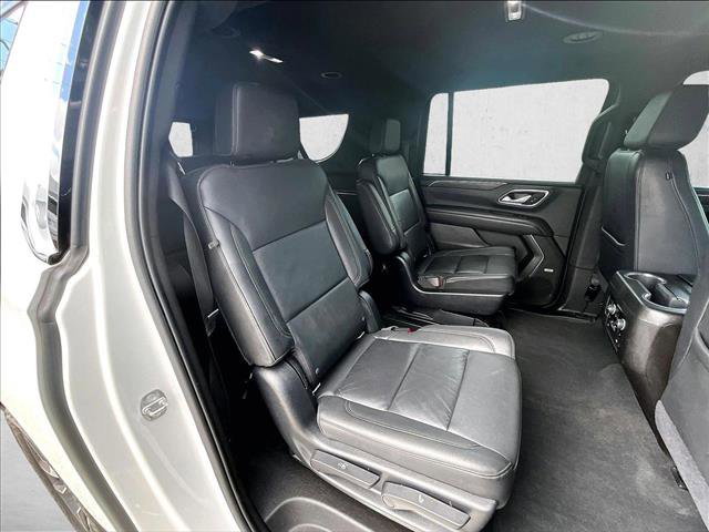 Used 2021 Chevrolet Suburban LT w/ Luxury Package RWD image 28