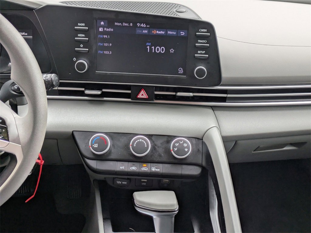 Used 2023 Hyundai Elantra SE w/ Cargo Package image 16