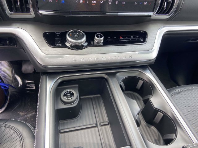 New 2026 Ford Expedition Platinum w/ Driver's Package AWD/4WD image 15