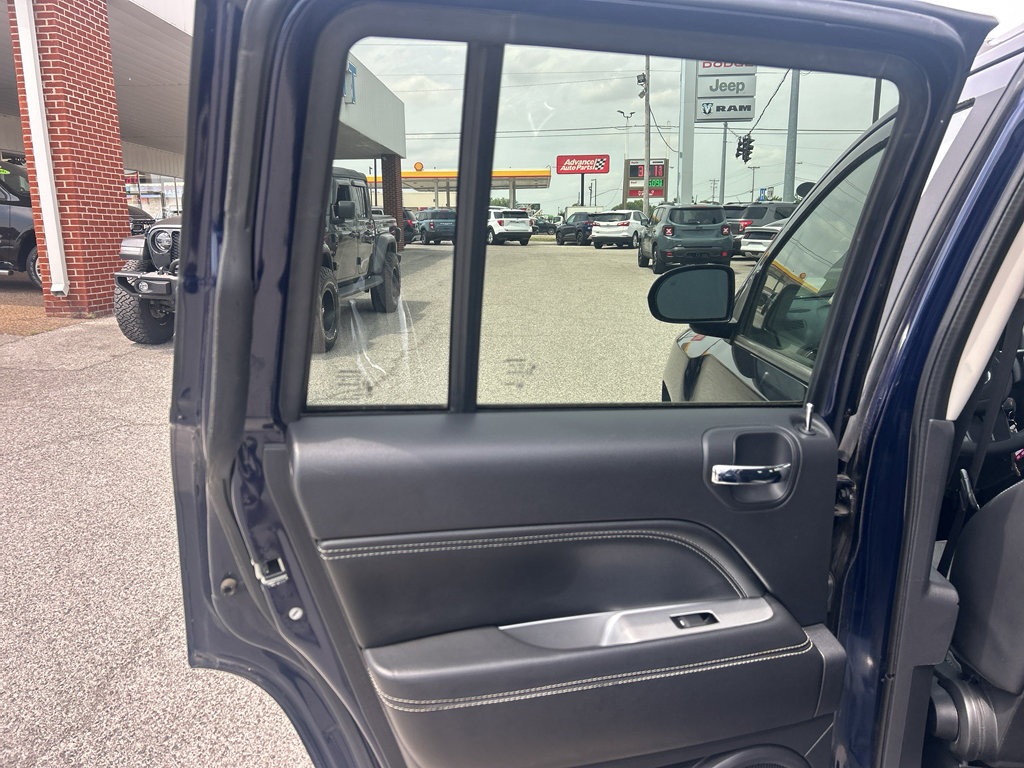 Used 2014 Jeep Compass Latitude FWD image 18