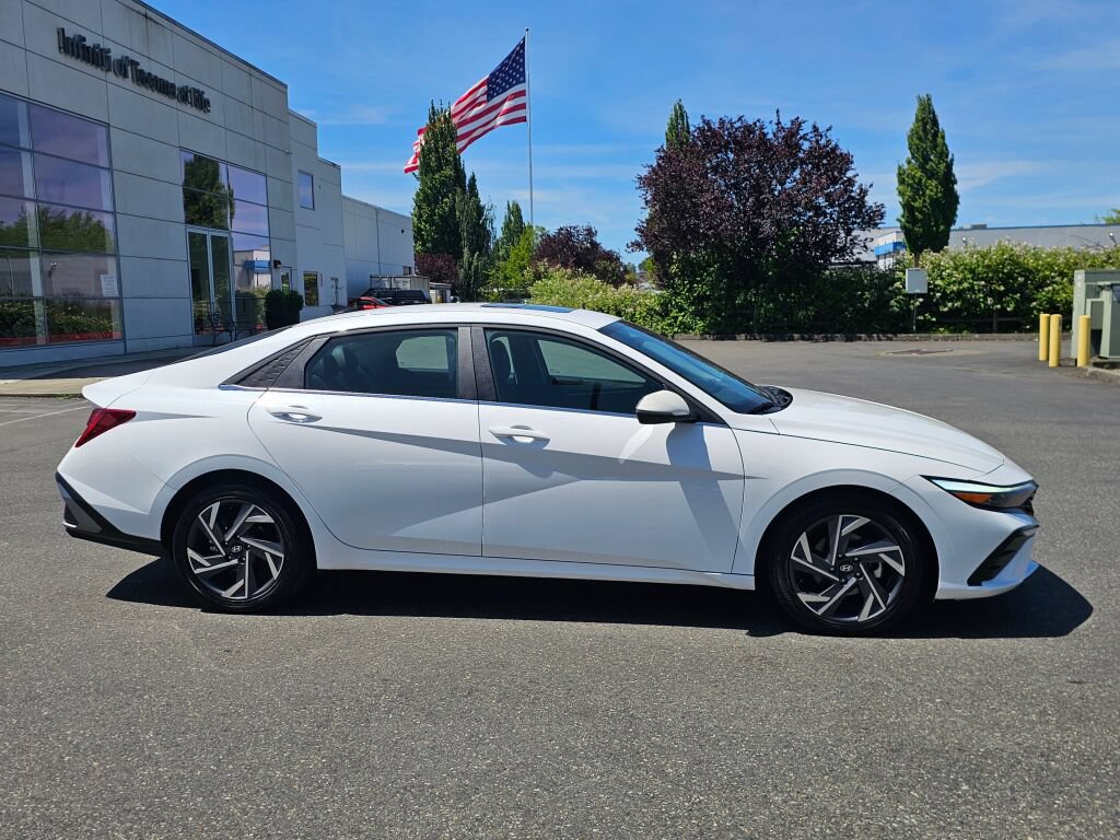 Used 2025 Hyundai Elantra Limited FWD image 8