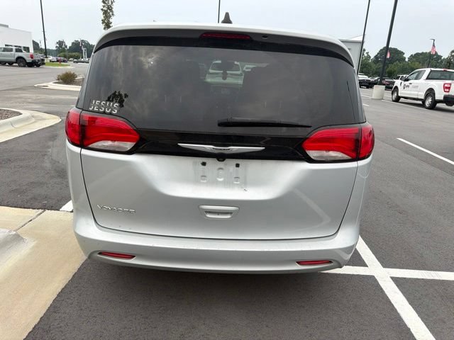 Used 2023 Chrysler Voyager LX FWD image 14