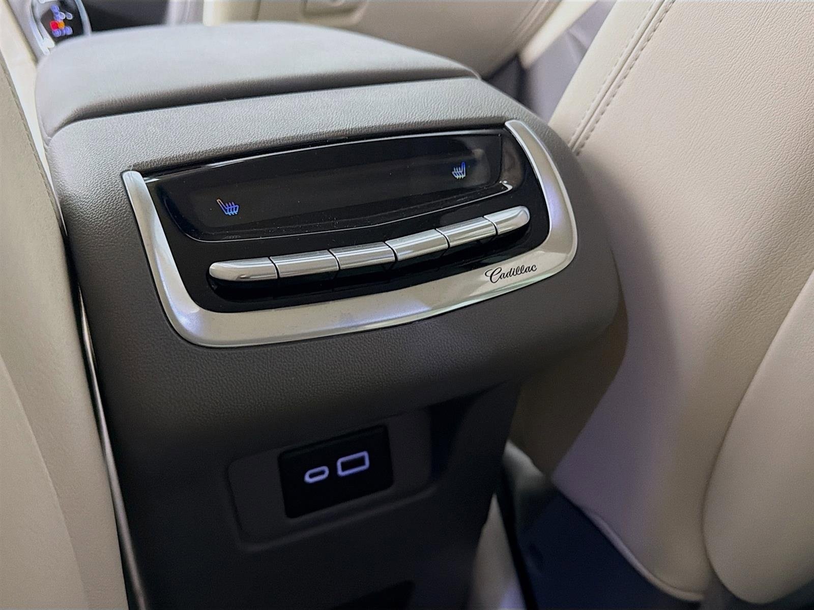 Used 2023 Cadillac XT6 Premium Luxury image 28