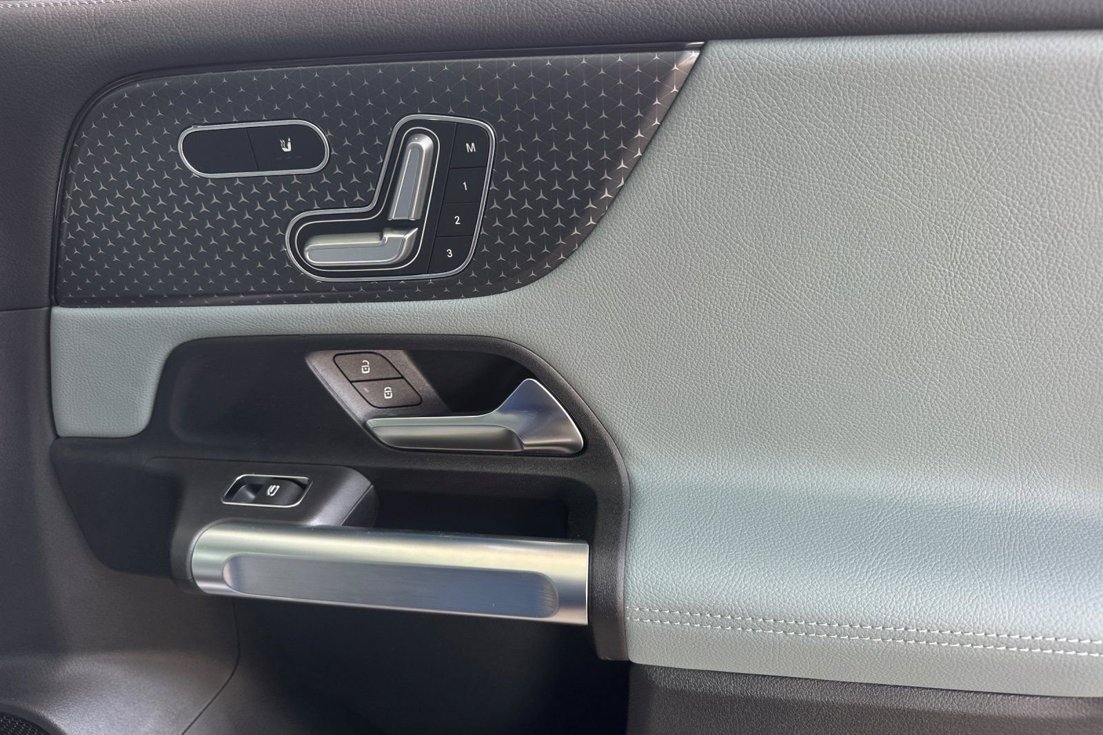 New 2026 Mercedes-Benz GLB 250 image 32