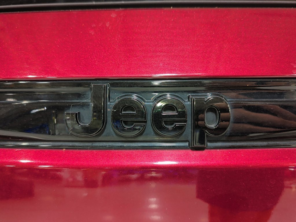 Used 2023 Jeep Grand Cherokee Altitude AWD/4WD image 9
