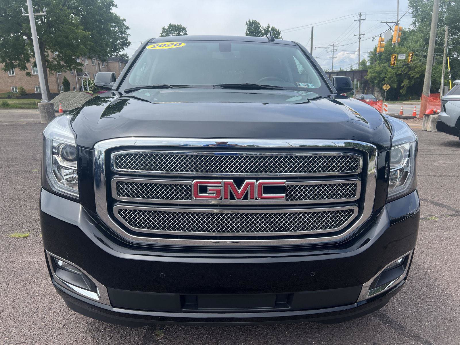 Used 2020 GMC Yukon SLE w/ SLE Value Package AWD/4WD image 2