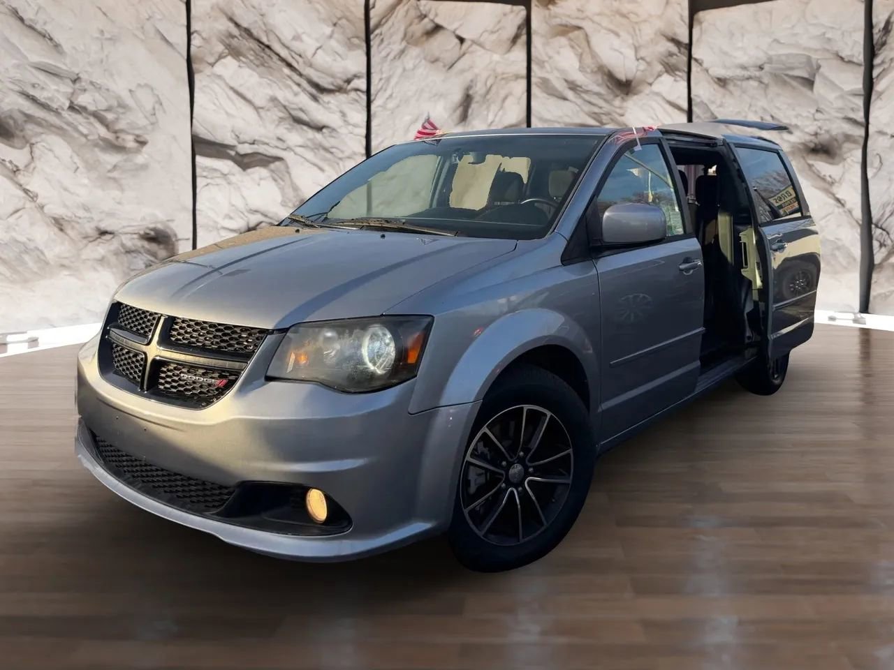 Used 2015 Dodge Grand Caravan SXT w/ Blacktop Package image 22