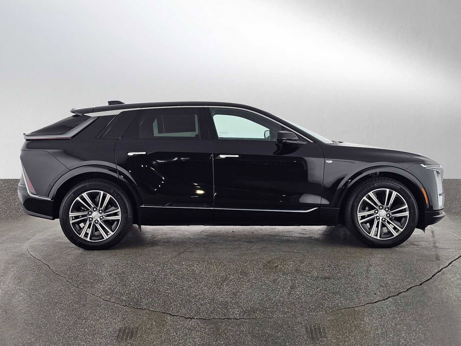 New 2026 Cadillac Lyriq Luxury image 2