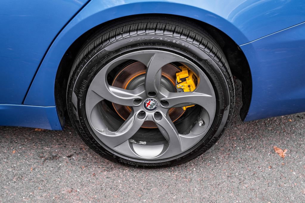 Used 2017 Alfa Romeo Giulia AWD image 12