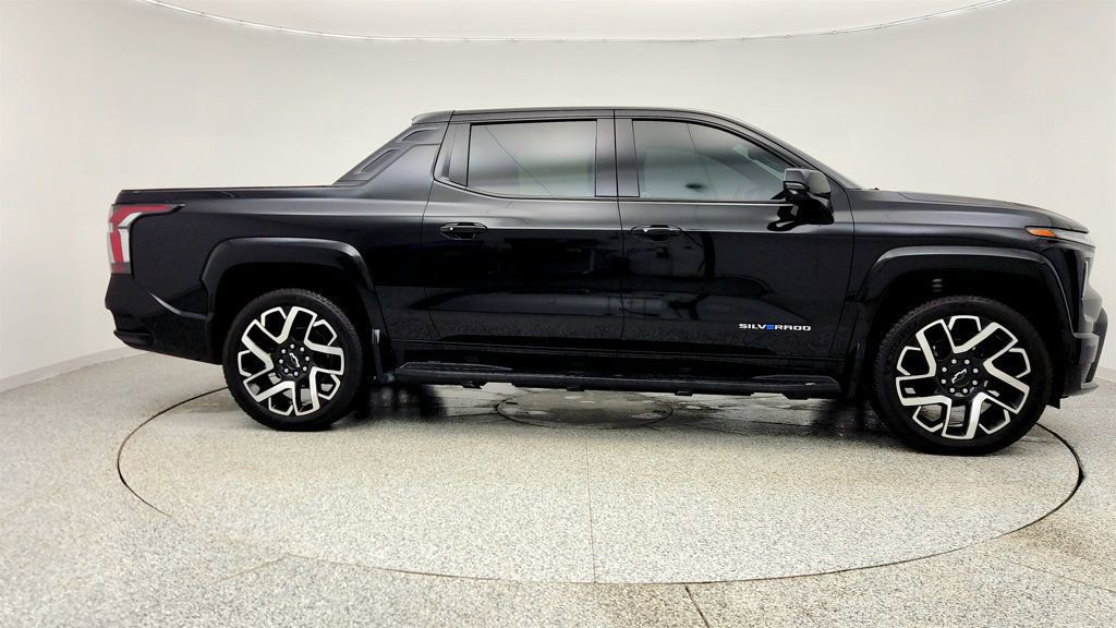 Used 2024 Chevrolet Silverado EV RST image 4