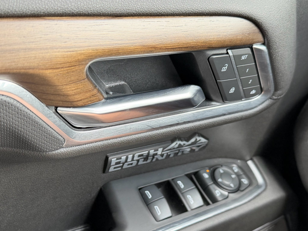 Used 2025 Chevrolet Silverado 1500 High Country w/ Midnight Edition AWD/4WD image 22
