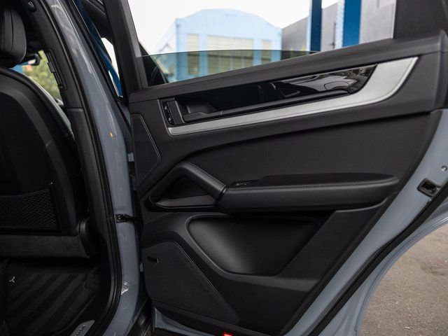 Certified 2025 Porsche Cayenne Coupe image 42