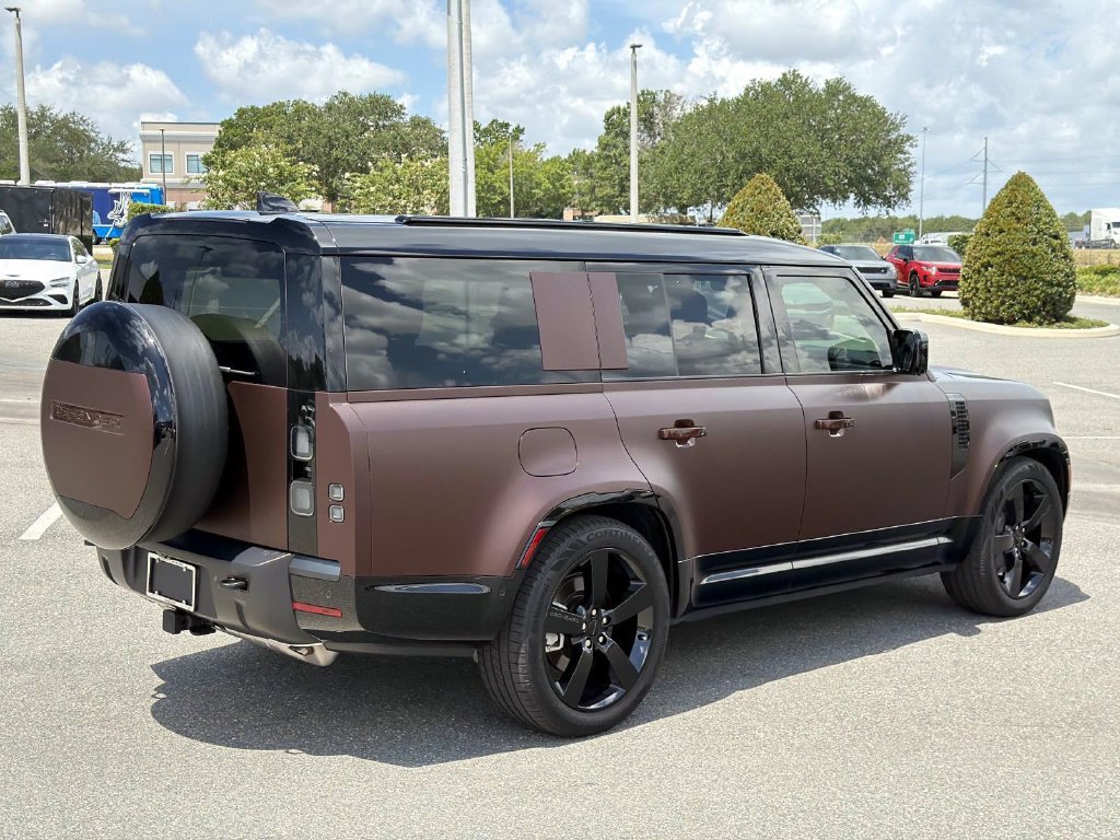 Used 2026 Land Rover Defender 130 X-Dynamic SE AWD/4WD image 5