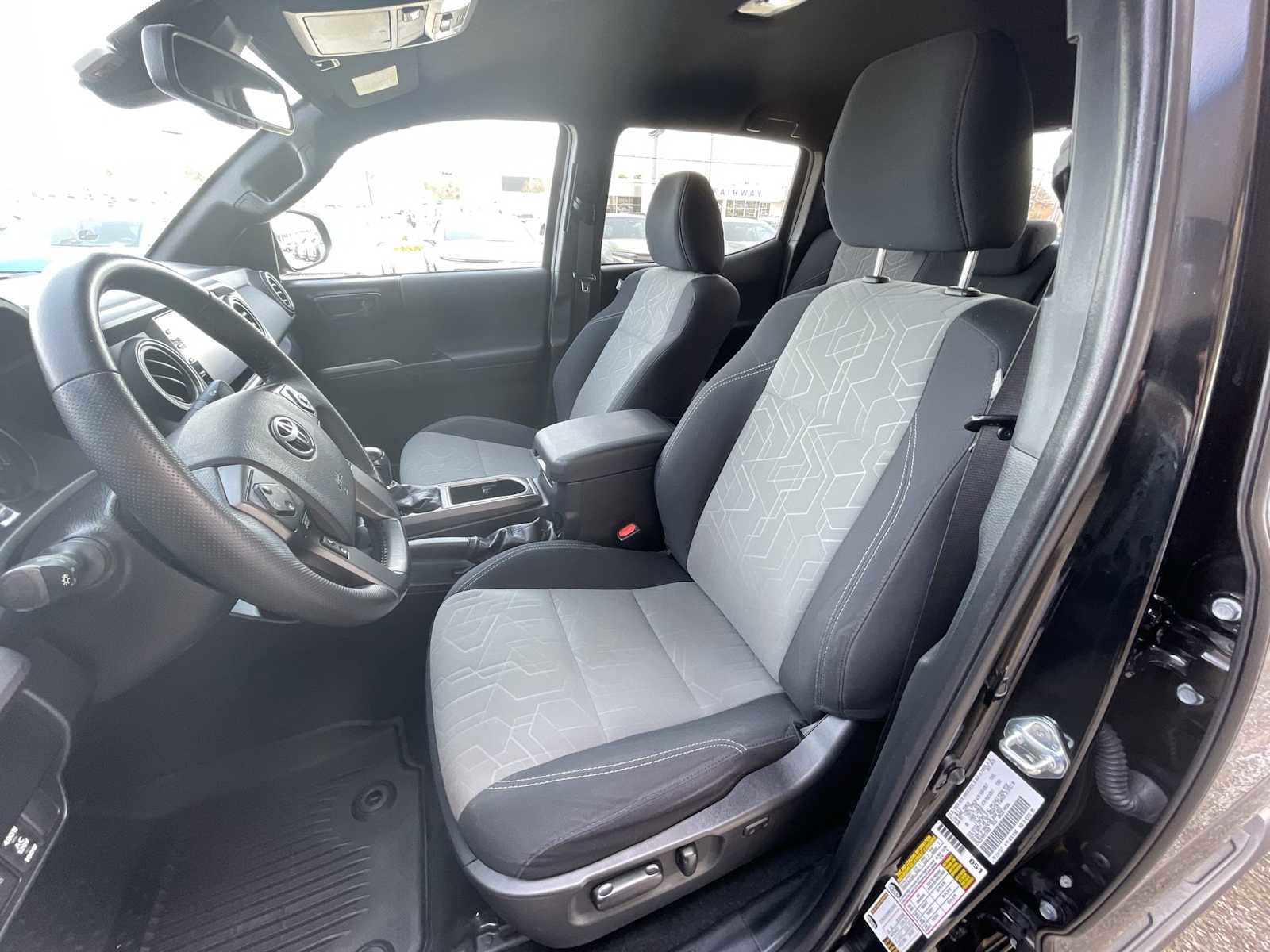 Used 2021 Toyota Tacoma TRD Sport w/ Technology Package image 18