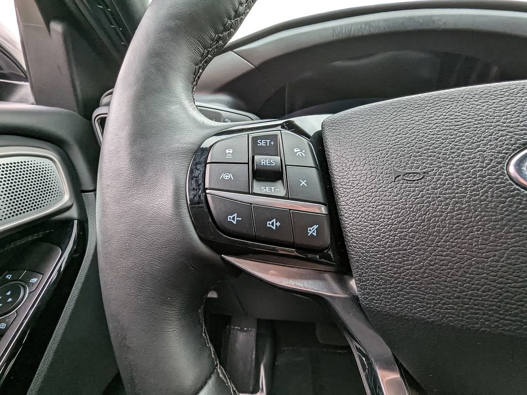Used 2022 Ford Explorer Platinum w/ Equipment Group 601A image 27