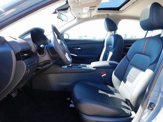 Used 2025 Nissan Sentra SR w/ SR Premium Package image 14