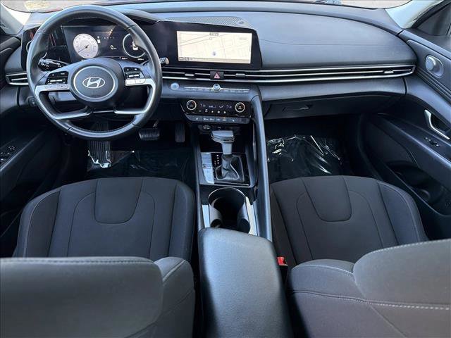 Used 2025 Hyundai Elantra SEL image 24