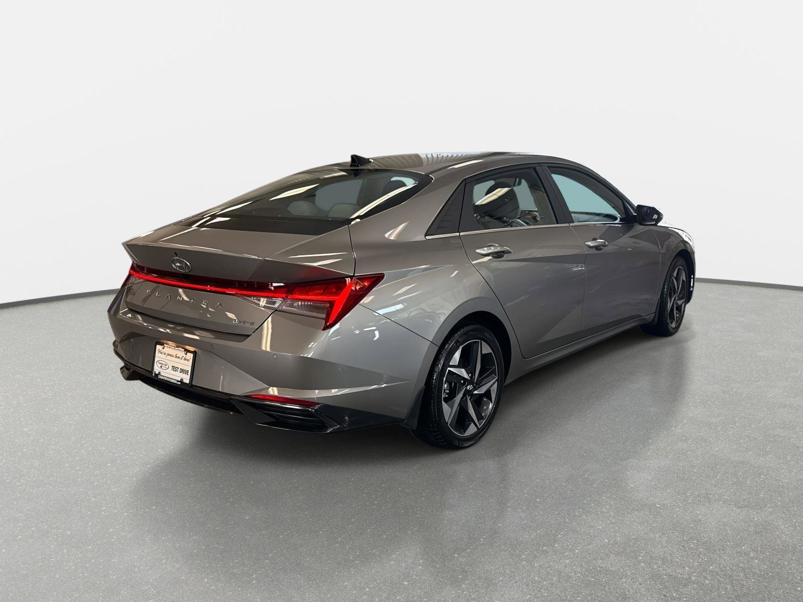 Used 2023 Hyundai Elantra Limited image 5