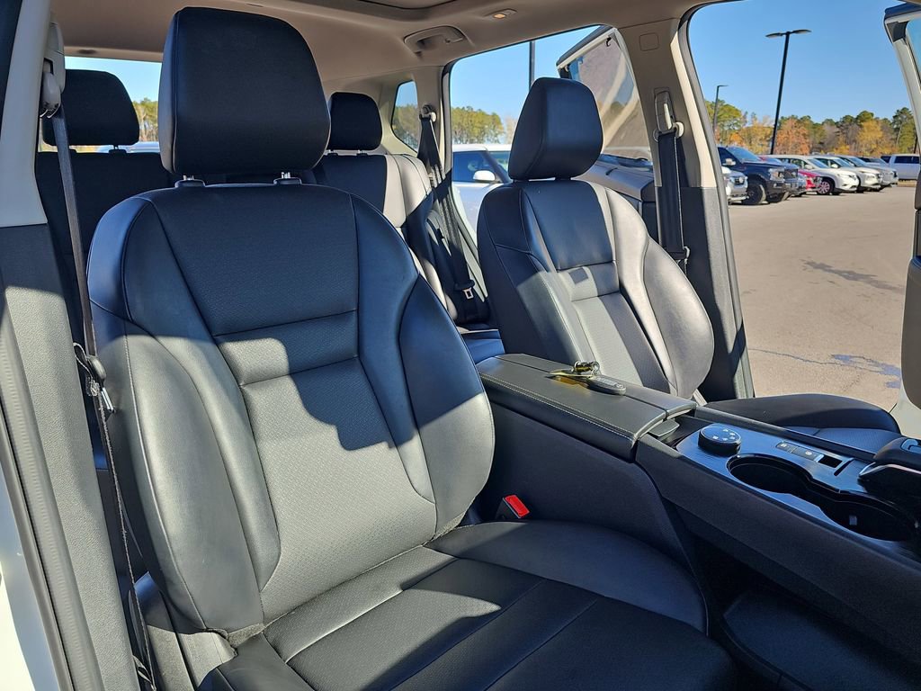 Used 2022 Nissan Rogue SV w/ SV Premium Package image 13