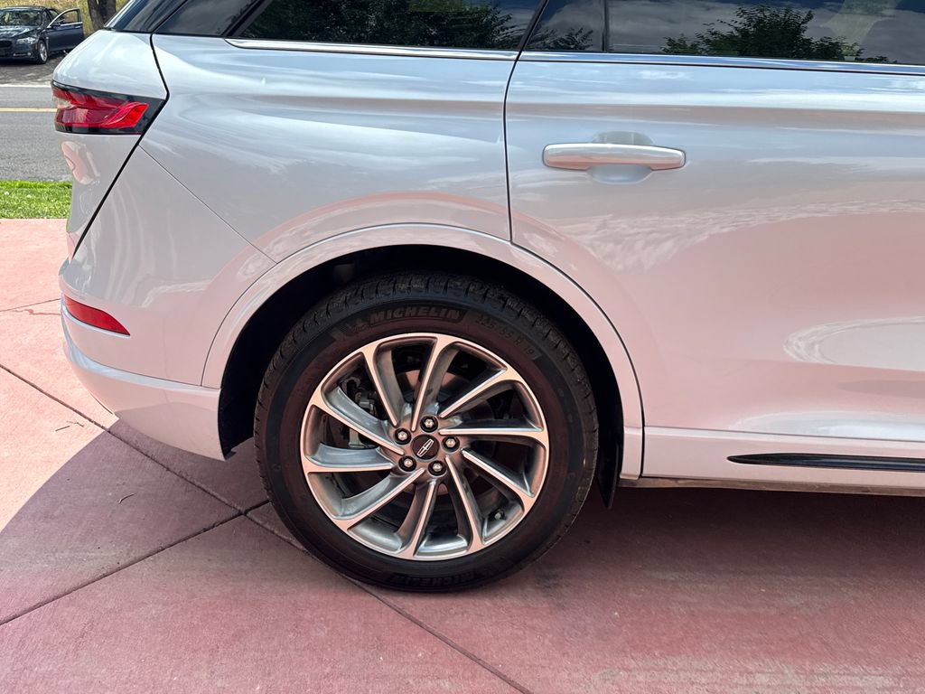 Certified 2025 Lincoln Corsair Grand Touring AWD/4WD image 35