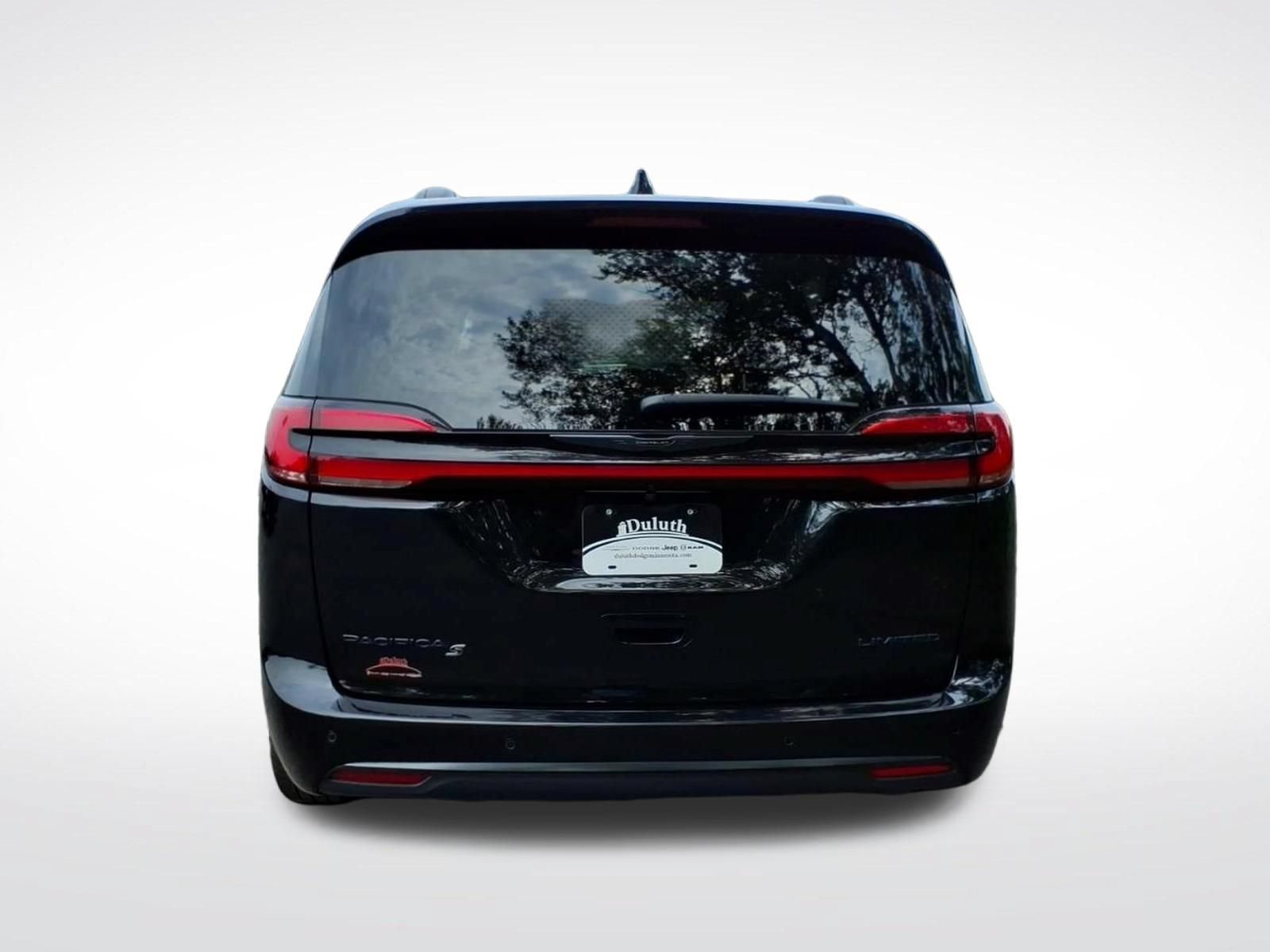 Used 2026 Chrysler Pacifica Limited w/ S Appearance Package FWD image 4