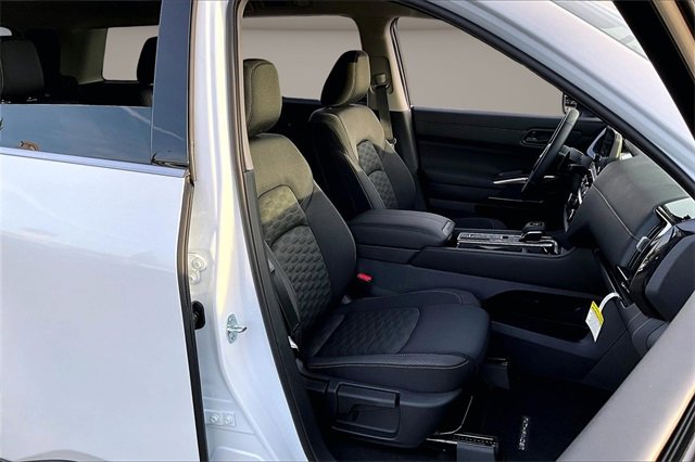 New 2025 Nissan Pathfinder SV image 10
