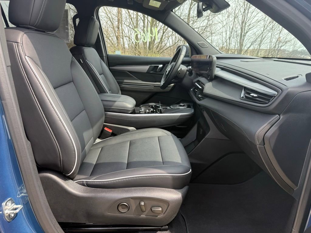 Used 2025 Buick Enclave Preferred w/ LPO, All-Weather Package image 21