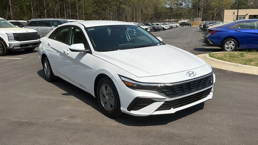 New 2026 Hyundai Elantra SE w/ Cargo Package image 3