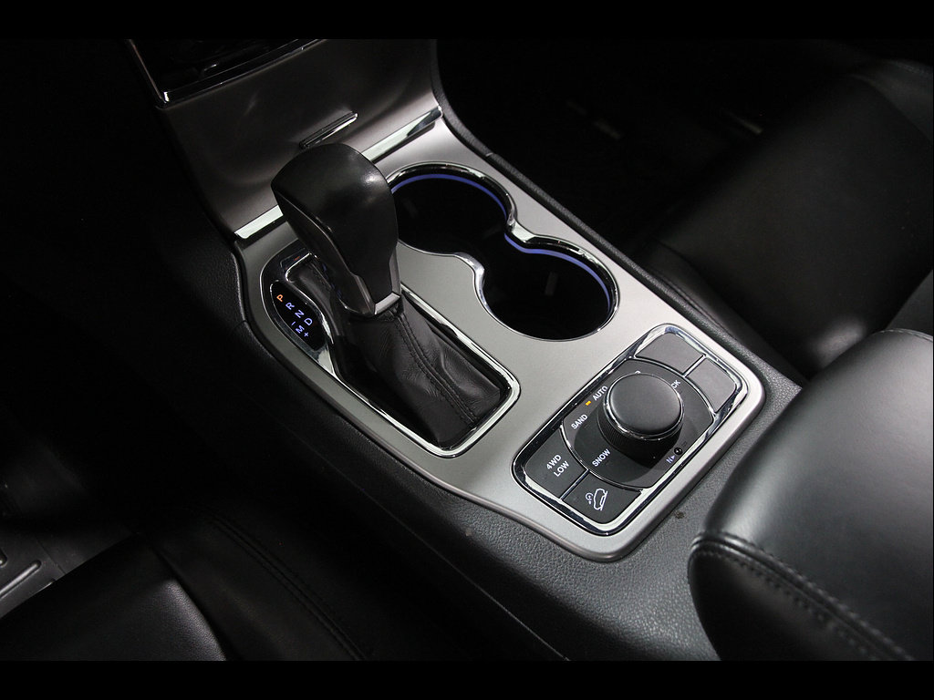 Used 2020 Jeep Grand Cherokee Limited AWD/4WD image 17