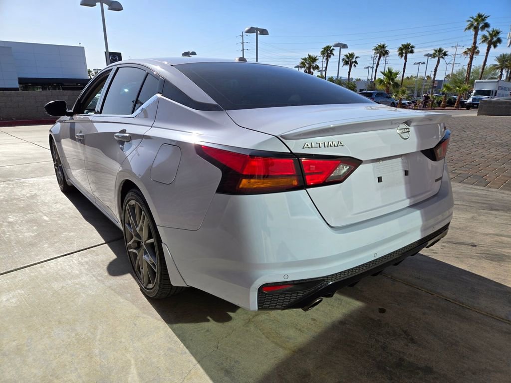 Used 2024 Nissan Altima 2.0 SR FWD image 3