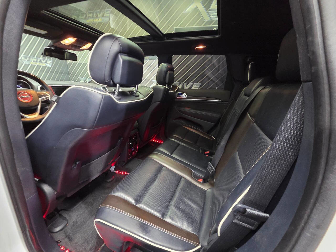 Used 2015 Jeep Grand Cherokee Overland w/ Advanced Technology Group image 28