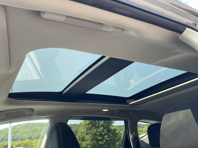 Used 2016 Nissan Murano SV w/ Premium Package image 6