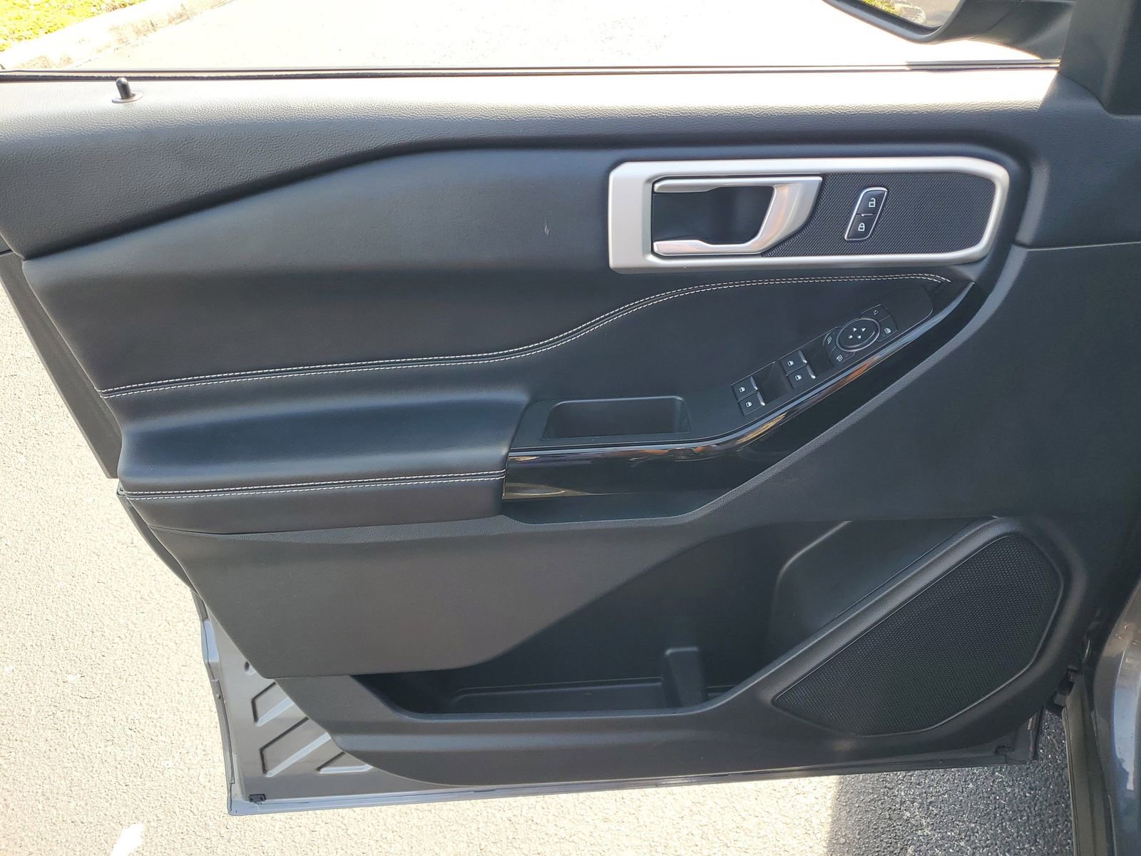 Certified 2022 Ford Explorer ST w/ ST Street Pack RWD image 15