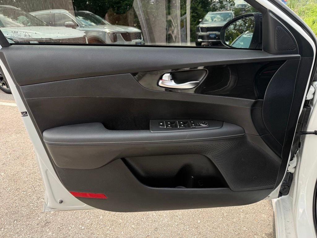 Used 2023 Kia Forte GT-Line w/ GT-Line Technology Package FWD image 7