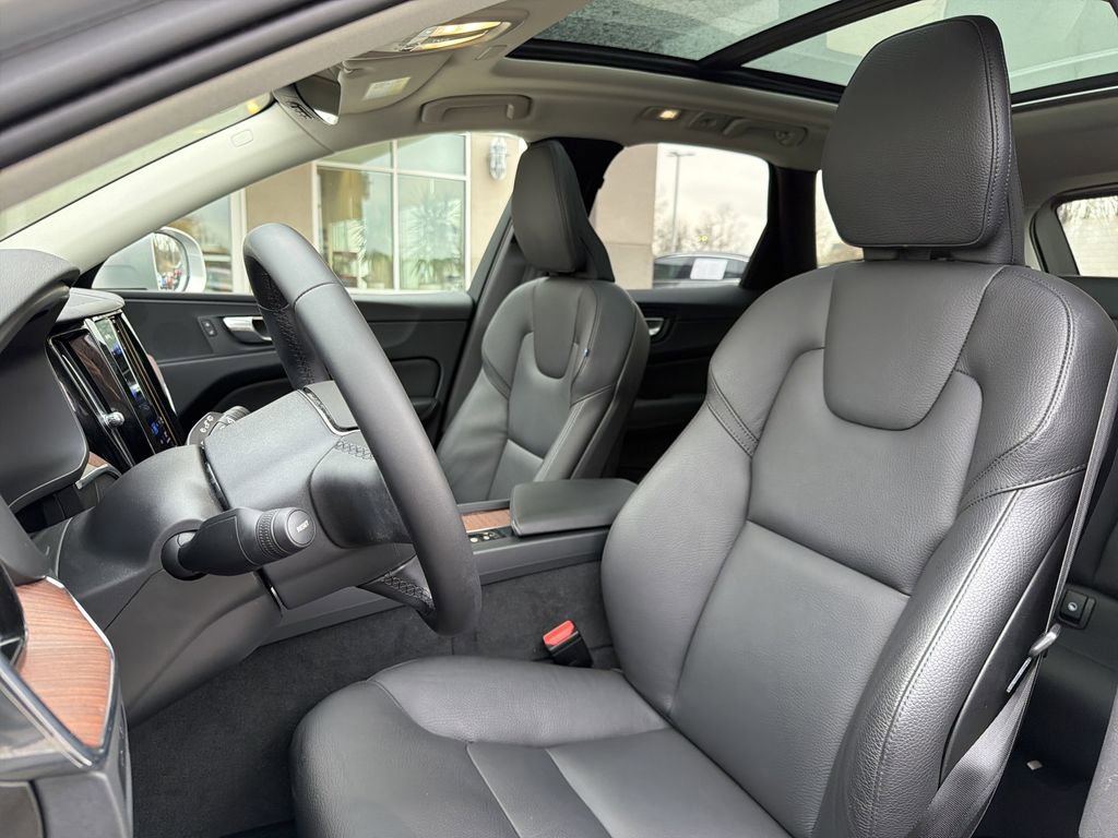 Used 2023 Volvo XC60 T8 Plus image 17