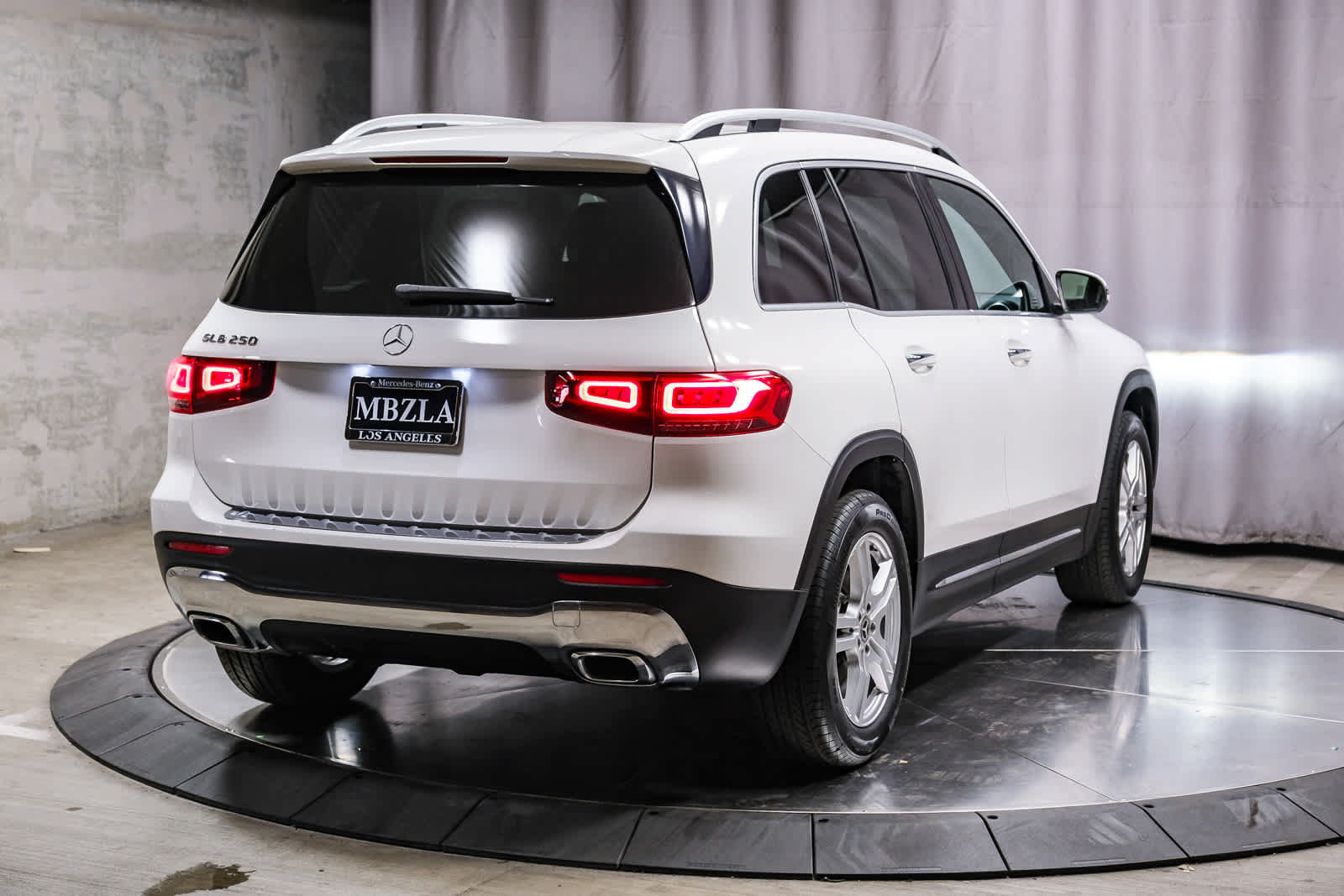 Used 2022 Mercedes-Benz GLB 250 image 4
