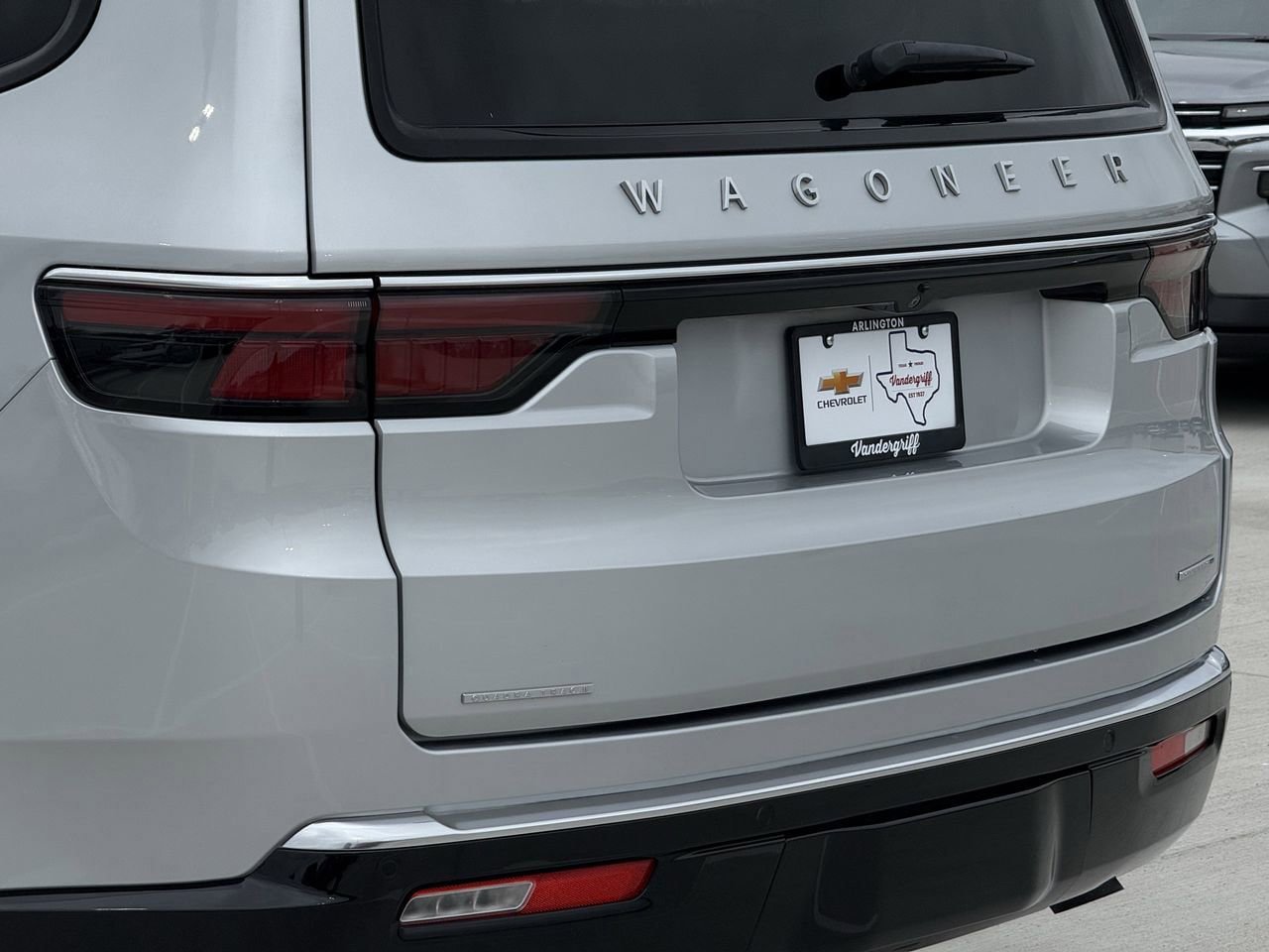 Used 2022 Jeep Wagoneer Series III w/ Premium Group I AWD/4WD image 6