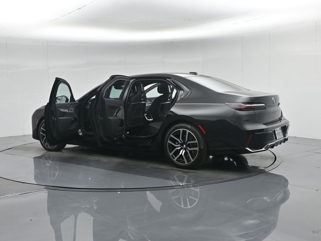 Used 2025 BMW 740i image 35