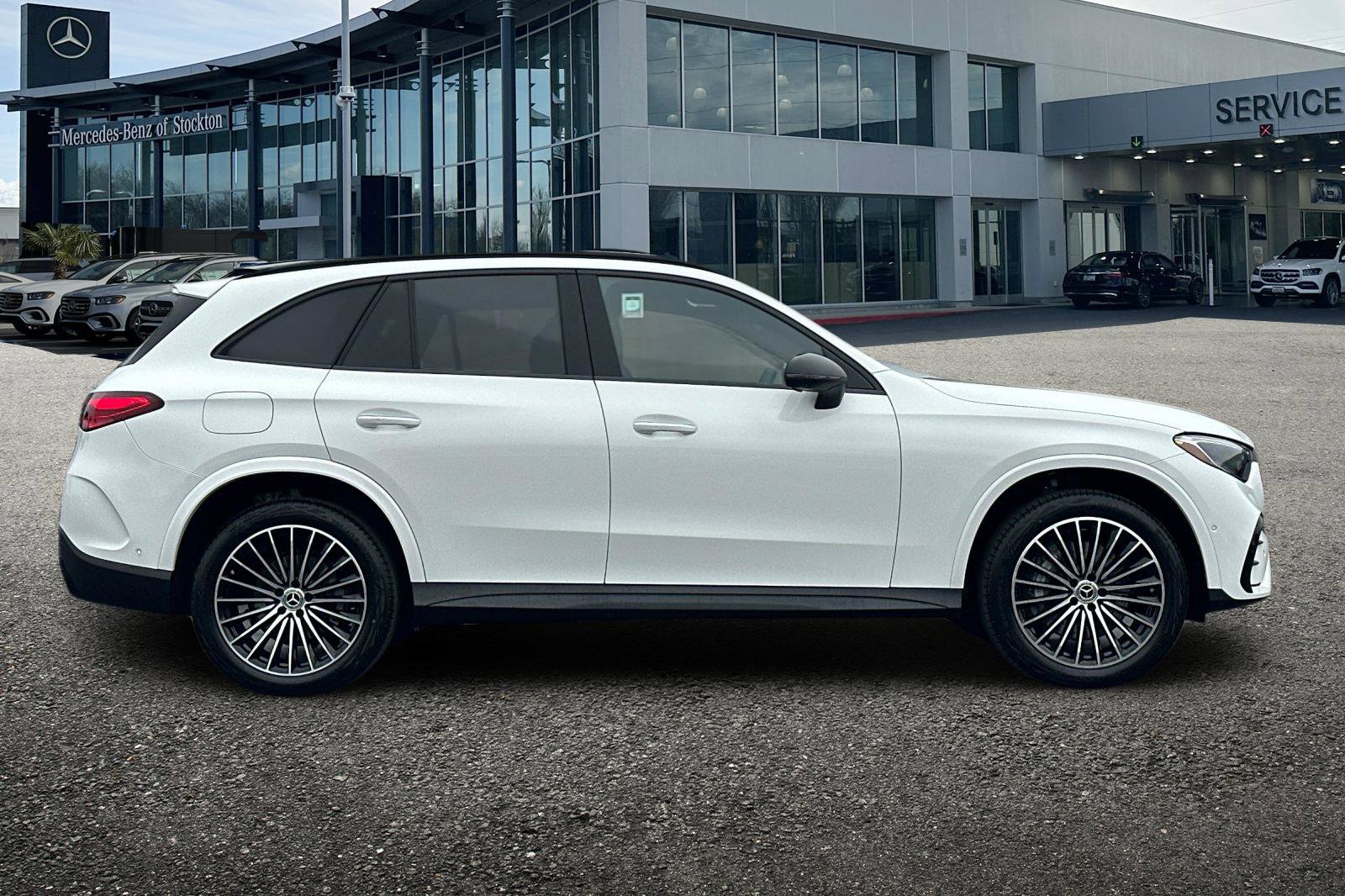 New 2026 Mercedes-Benz GLC 300 4MATIC image 3