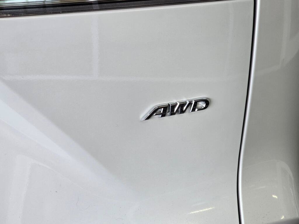 Used 2024 Toyota Corolla Cross L AWD/4WD image 14