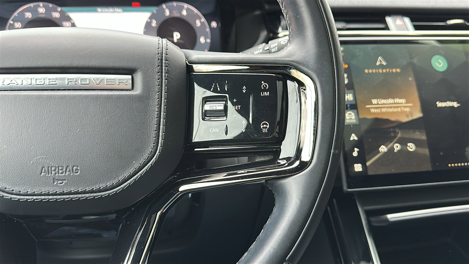 Used 2025 Land Rover Range Rover Velar Dynamic SE image 17