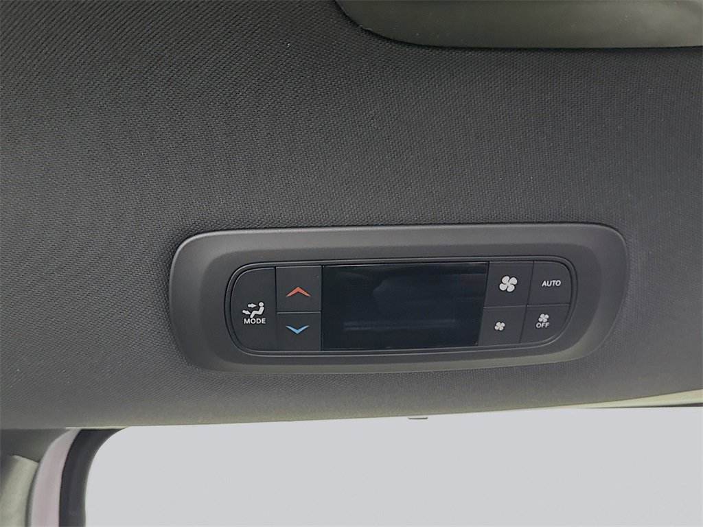 New 2026 Chrysler Pacifica Select image 25