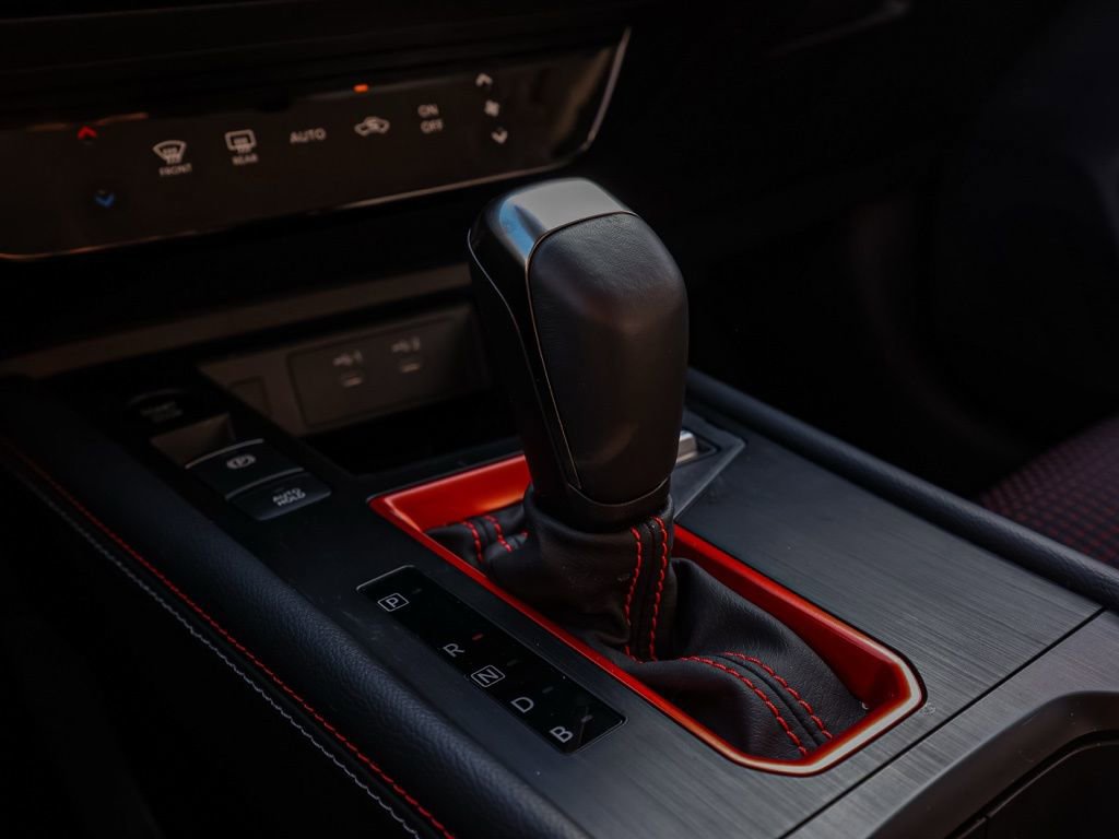 Used 2025 Nissan Kicks SR image 31