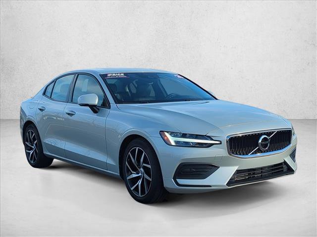 Used 2020 Volvo S60 T6 Momentum image 3