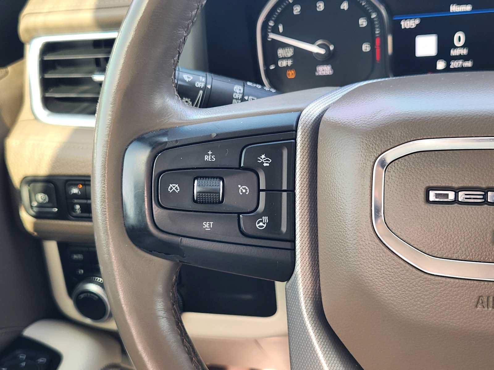Used 2021 GMC Yukon Denali w/ Denali Premium Package AWD/4WD image 27