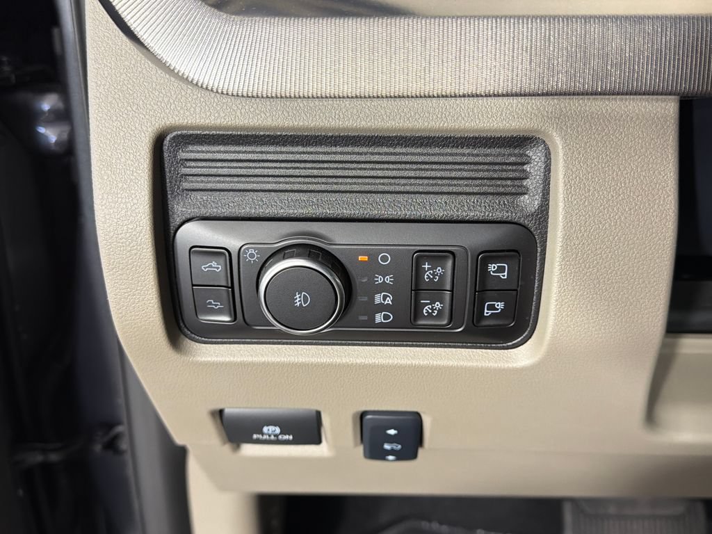 New 2026 Ford F350 Platinum w/ Platinum Plus Package AWD/4WD image 16