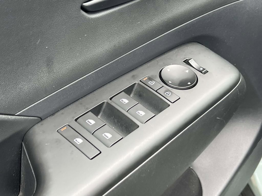 Certified 2024 Hyundai Kona SEL w/ Convenience Package image 18